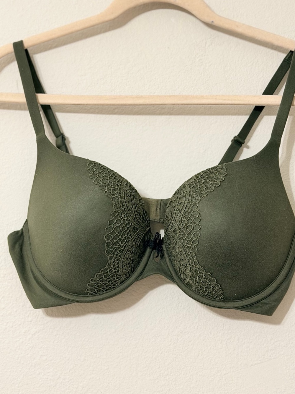 Victoria's Secret Olive Green Lace-Detail T-Shirt Bra green crochet lining